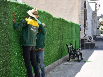 اجرای دیوار سبز مصنوعی (فنس چمنی)در سطح شهر به منظور زیبا سازی فضاهای شهری توسط شهرداری ماکو