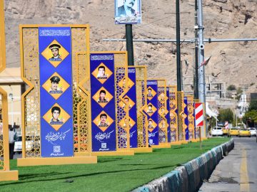 ۳۳ المان تمثال شهدا شامل تصویر ۱۹۸ شهید در بلوار های اصلی سطح شهر توسط شهرداری ماکو نصب گردید