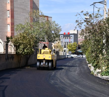 آسفالت ریزی خیابان رودکی در شهرک ولیعصر توسط شهرداری ماکو