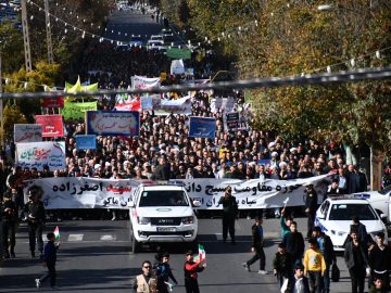 راهپیمایی ۱۳ آبان با پیام ایستادگی و استکبار ستیزی مردم در شهرستان ماکو